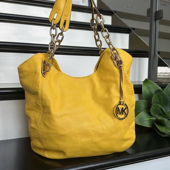 Michael Kors Genuine Leather Shoulder Purse Yellow Gold Chain Soft Luxurious - Picture 1 of 13
